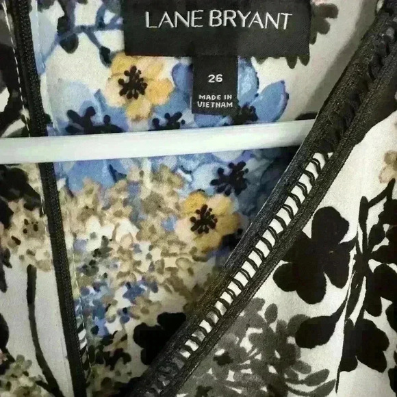 Lane Bryant Embroidered Floral Fit and Flare Bell Sleeve Dress Size 26 - Picture 5 of 6